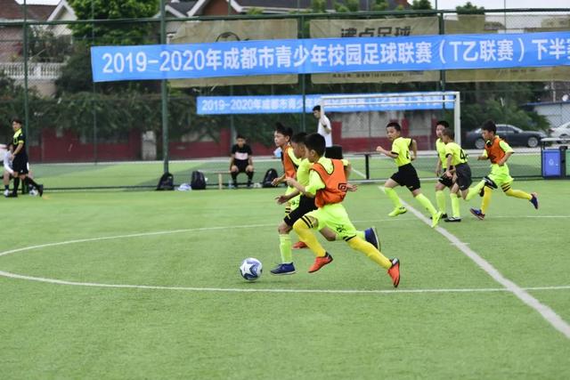 詹姆斯与尼克斯球迷发生争执：我是俄亥俄人非西海岸人